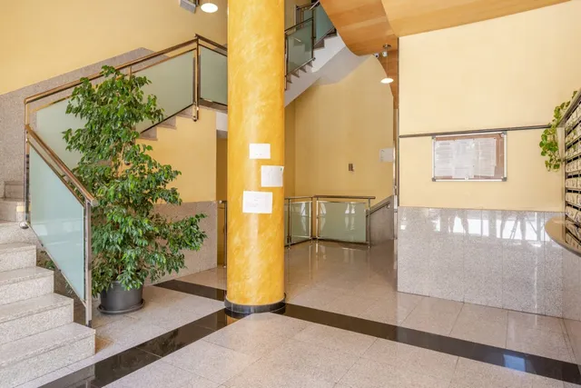SE VENDEN 2 PLAZAS DE GARAJE. ZONA FORUM. 46.000 EUROS. — 13