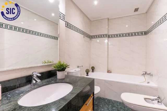 Exclusiva casa en calle Alacuás: espacio, diseño y máximo confort — 19