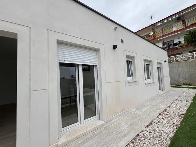Chalet independiente a estrenar con piscina privada y jardín en Calabardina — 13