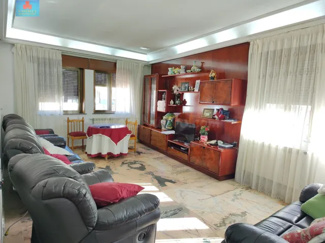 ESPECTACULAR CHALET DE 360M2 CON VISTAS A LAS MURALLAS DE ÁV - foto 5