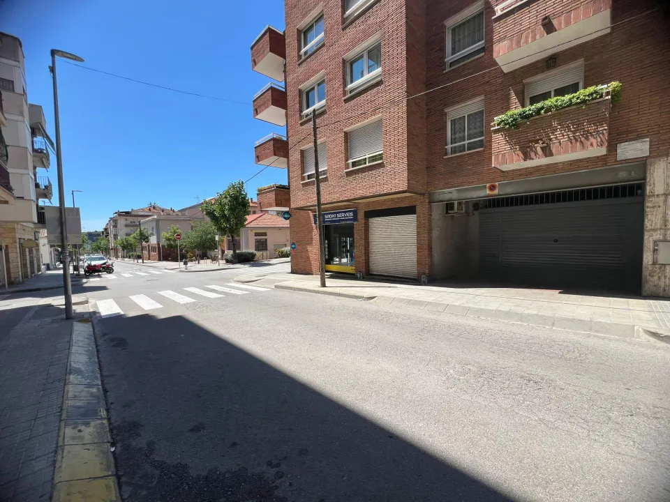 IDEAL INVERSORES. Se vende garaje con 16 plazas de coche alquiladas en la zona del Escorxador.