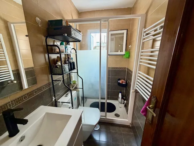 Piso reformado de tres habitaciones con terraza — 20