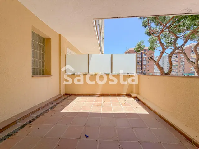 Amplio piso con  terraza, ideal como inversión o vivienda — 14