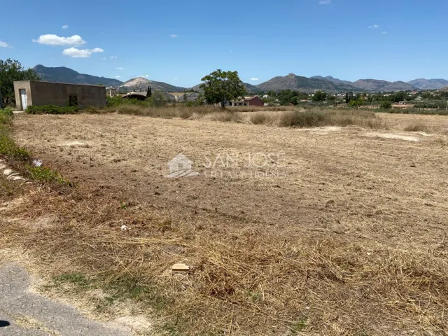 SE VENDE PARCELA RUSTICA EN 2 ESCRITURAS CON ALMACEN AGRICOL - foto 3