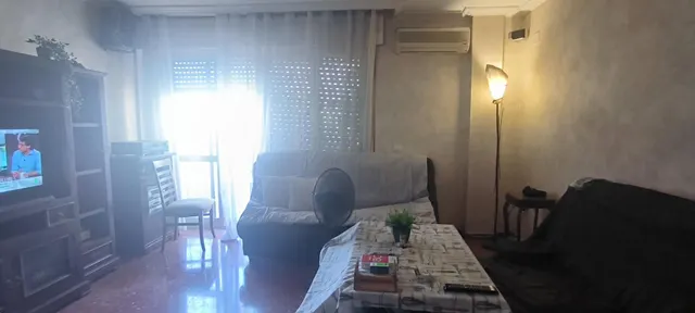 Amplio piso con terraza, cochera y trastero en Miralbaida (e - foto 3