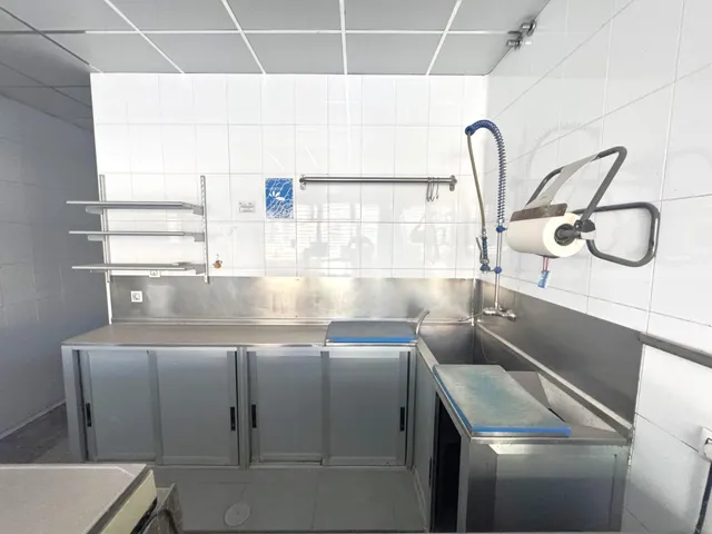 Se alquila o se vende local para comercio de alimentación en - foto 4
