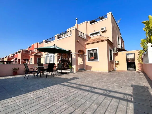 Moderna Villa Pareada en La Herrada, Los Montesinos