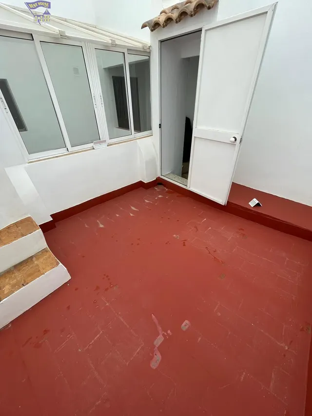 SE VENDE CASA EN ZONA DEL BARRIO BAJO — 18