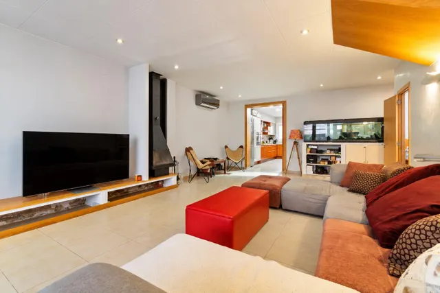 Casa adosada impecable de 4 dormitorios, placas solares y excelente ubicación en Empuriabrava. — 19