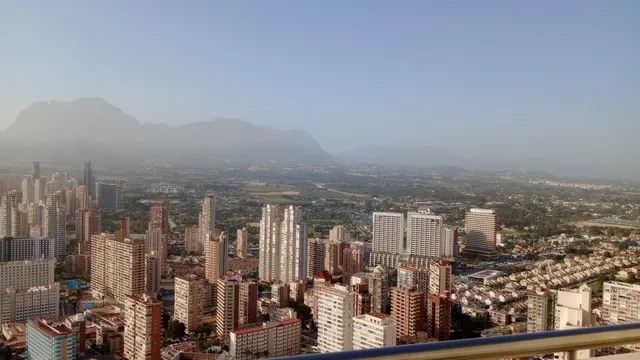 Impresionante Ático -Dúplex reformado de lujo y vistas magnificas al mar y bahía de Benidorm. — 8