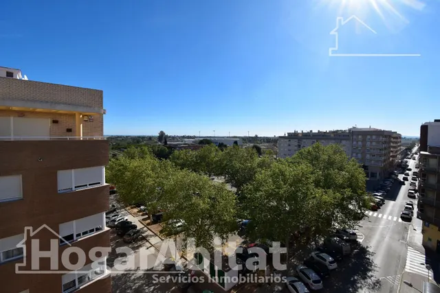 ¡espectacular, con buenas vistas! alto, amplio y luminoso con balcón y ascensor — 13