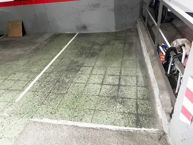 Plaza de aparcamiento en zona centro — 2
