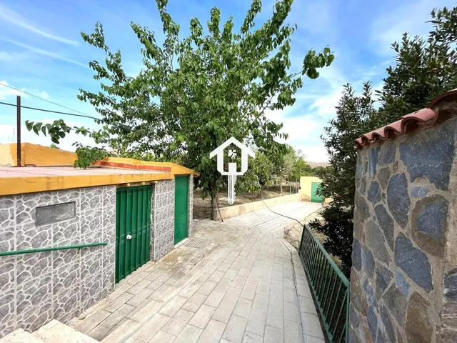 Casa adosada independiente en venta en el Rebolledo, elche. 3000m2 de parcela y 120 m2 de vivienda — 35