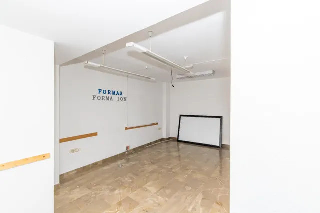 OFICINA DE  ALQUILER EN PLENO CENTRO DE GRANADA. — 9