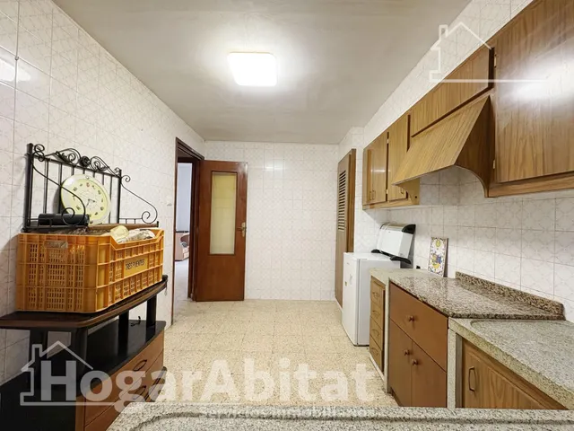AMPLIA CASA PARA REFORMAR CON GARAJE Y TERRAZA EN EL CENTRO — 8