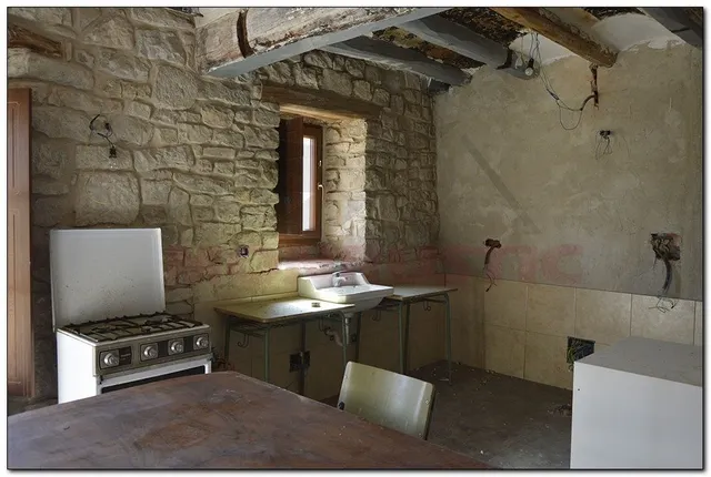 CASA DE PIEDRA ESQUINERA DE 257 M2 PRCTICAMNTE REFORMADA DE PIEDRA, 3 DORMITORIOS SUITES. — 20