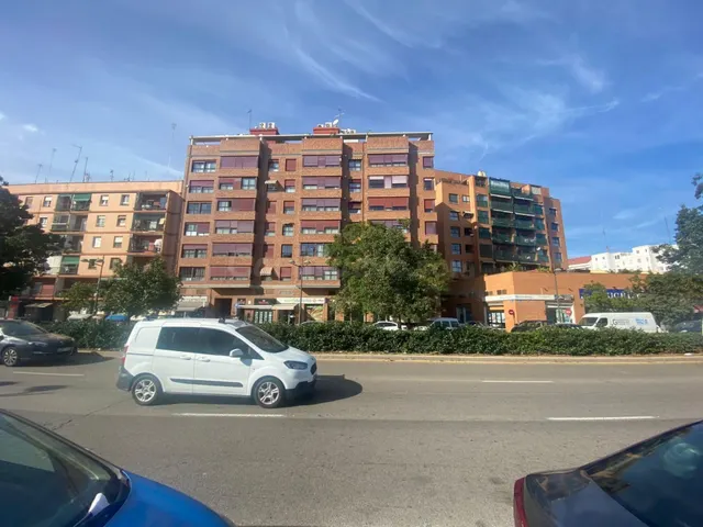 Local comercial 340m² en alquiler - El Cabanyal-El Canyamela