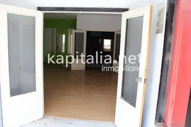 Se alquila  local comercial — 3