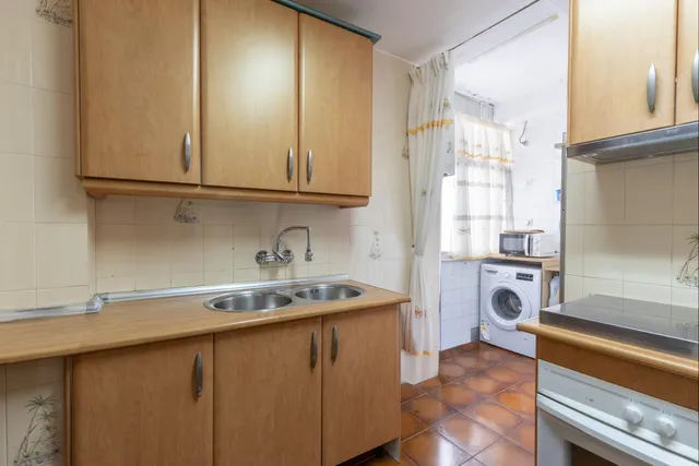 Piso de 3 dormitorios en calle milán, zaidín | muy luminoso y con gran potencial — 22