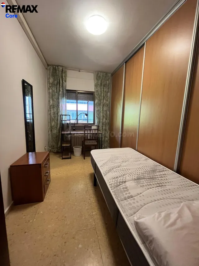 Piso de 4 Hab. y 2 Baños con Calefacción Incluida y Ascensor  (Centro) - Estudiantes — 6