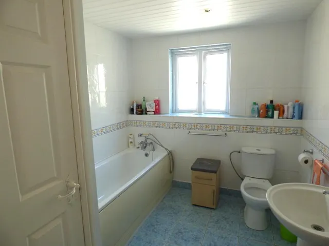SE VENDE GRAN CHALET EN BELLA ORCHETA — 28