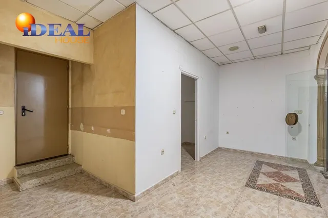 Local comercial en Pajaritos. — 17