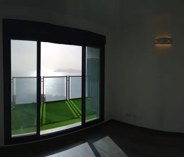 Impresionante Ático -Dúplex reformado de lujo y vistas magnificas al mar y bahía de Benidorm. — 34
