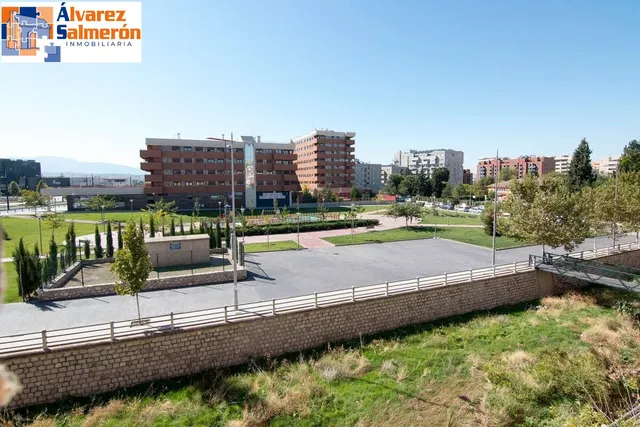 Magnifica vivienda con garaje en vergeles, junto a palacio de deportes — 23