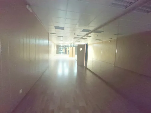 LOCAL CÉNTRICO DE 241M2 — 9