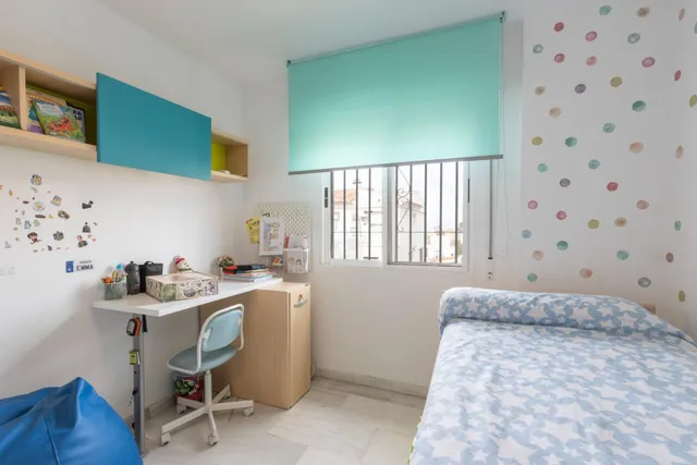 Casa independiente con piscina en La Zubia. — 25