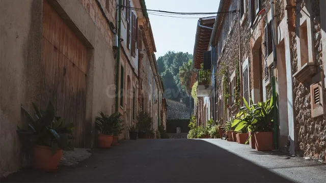 Solar urbano con gran potencial en Mancor de la Vall - foto 4