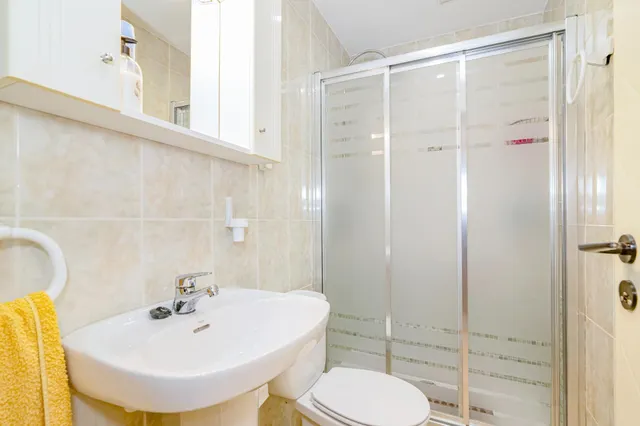 Chalet adosado en Salobreña playa, urb. privada con piscina y jardines. — 20