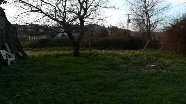 TERRENO Y EDIFICIO EN VENTA — 23