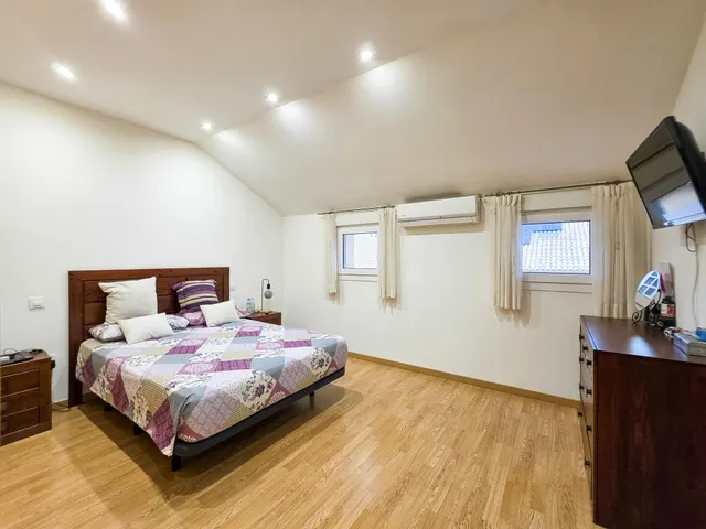 Precioso chalet adosado de 4 dormitorios con piscina privada y garaje en Carranque — 47