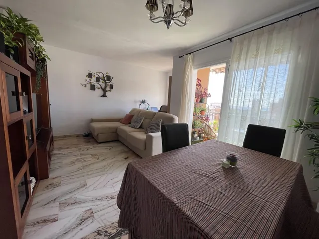 Piso con terraza, vistas al mar y plaza de garaje en Arroyo de la Miel, Benalmádena — 12
