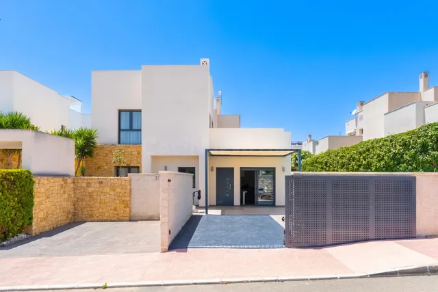 VILLA MODERNA CON PISCINA PRIVADA Y ESPECTACULAR SOLARIUM | CIUDAD QUESADA — 6