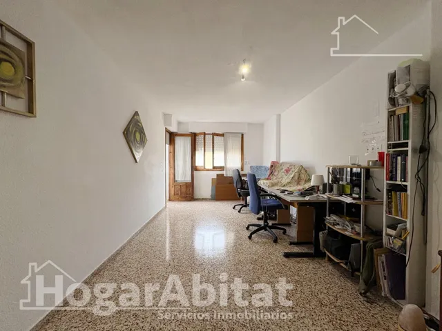 OPORTUNIDAD DE INVERSIÓN! EXTERIOR CON BALCÓN Y GARAJE - foto 2