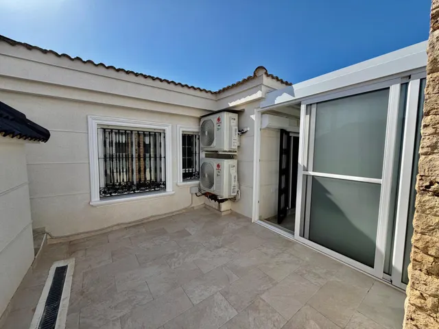 Casa 4 habitaciones 189m² en venta - La Zenia — 35