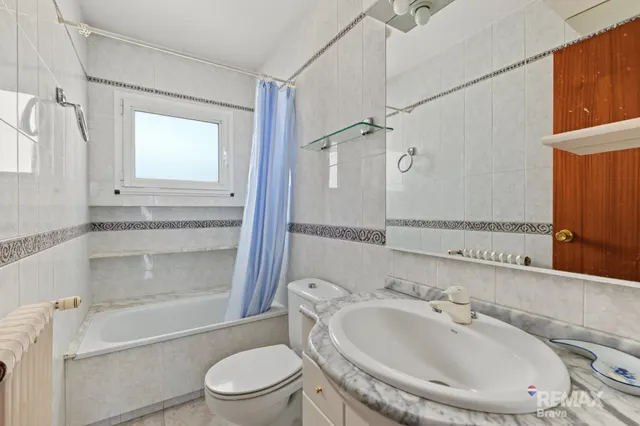 Girona, Domeny | Gran Oportunidad: Edificio de 702 m2 con Taller, Vivienda y Patio — 23