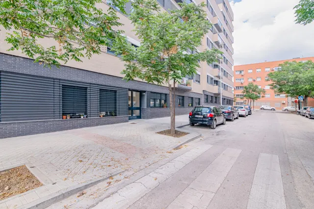 OPORTUNIDAD EN VENTA DE PISO VPO DE 3 DORMITORIOS EN BARRIO ALBAYDA CON PLAZA DE GARAGE Y TRASTERO — 42