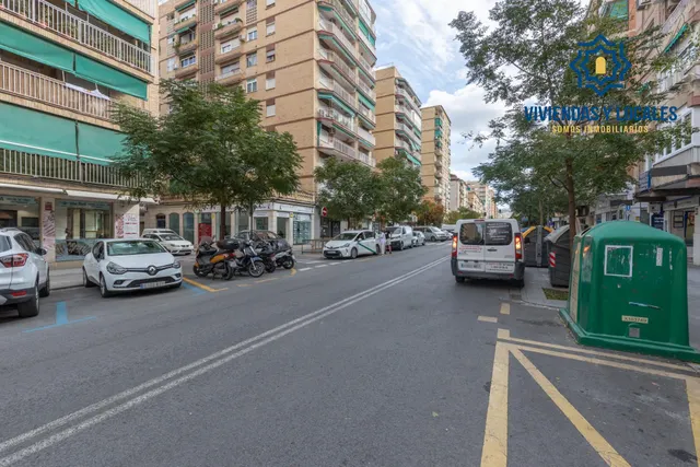 Piso de 3 dormitorios en calle milán, zaidín | muy luminoso y con gran potencial — 32