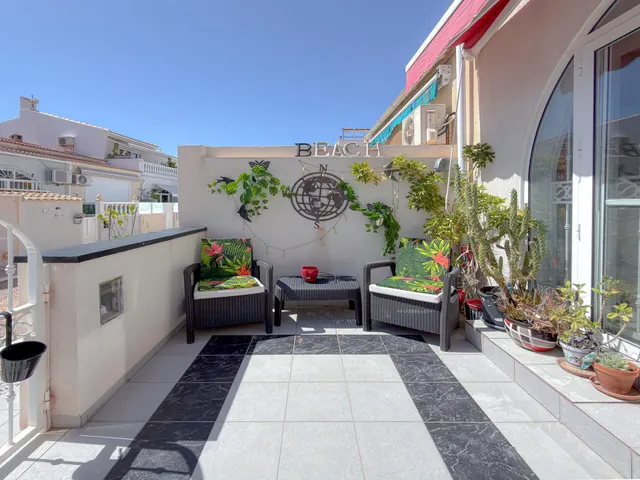 Exclusivo Adosado con excelente diseño y 2 amplias terrazas + solarium privado con vistas despejadas ( Sin gastos de comunidad ) — 48