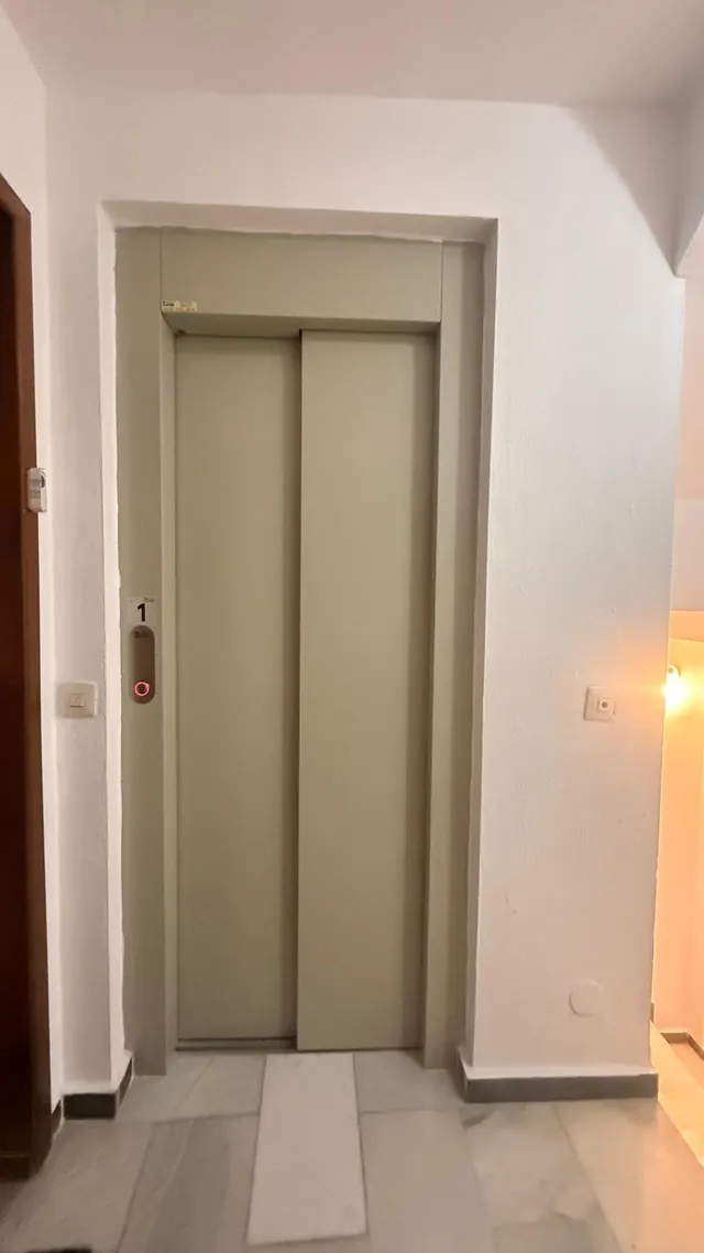 Apartamento reformado en Fuengirola, segunda línea de playa junto al puerto con licencia turística — 26