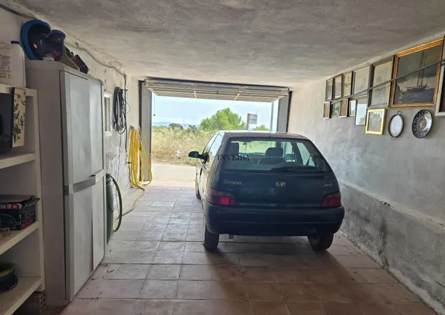 casa rodeada de zona verde — 32