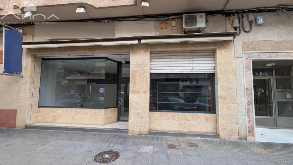 Local comercial en excelente estado en la zona del Antiguo Hospital de Gandia