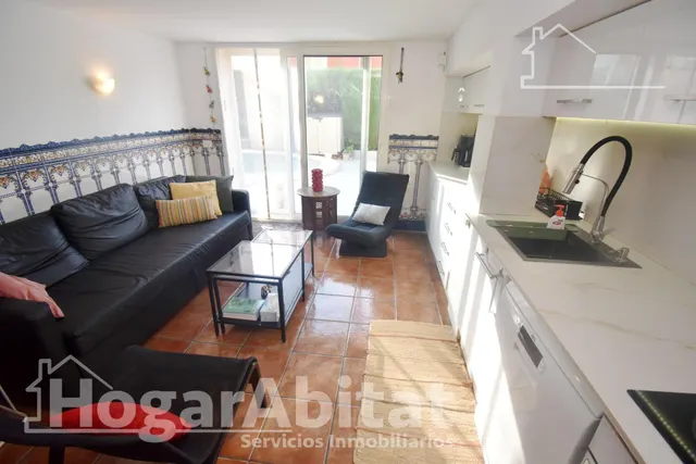 Atractivo chalet amplio con piscina privada, garaje y terraza, todo amueblado y cerca de la playa. — 36