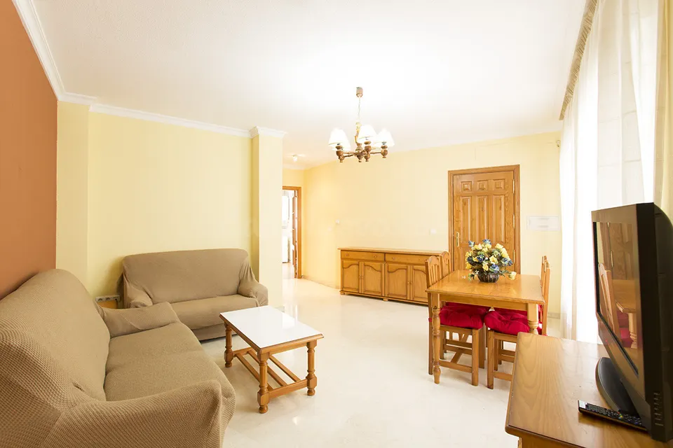 Albayzin bajo zona. piso 3 dormitorios. 2 baños. salón. cocina. calefacción. luminoso.