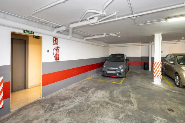 Barrio del Realejo. Sacamos a la venta dos plazas de garaje para coche muy grande. — 11