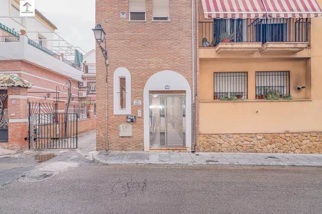 Piso, cochera y trastero en La Zubia — 31