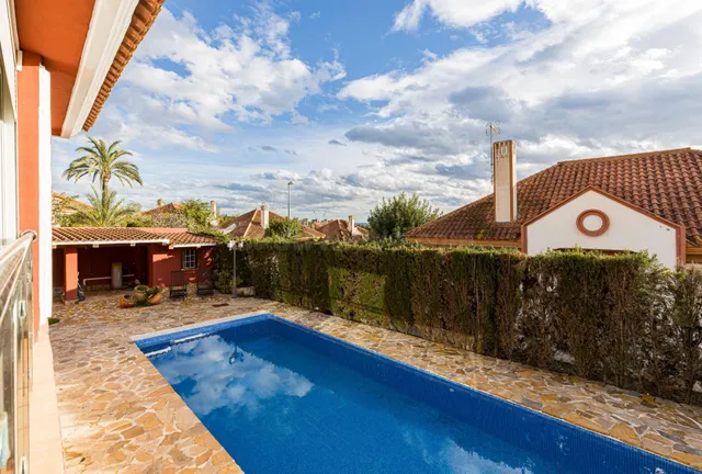 Chalet independiente con piscina junto al Club de Golf en Al - foto 5